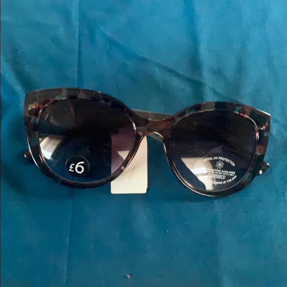 sunglasses 🕶